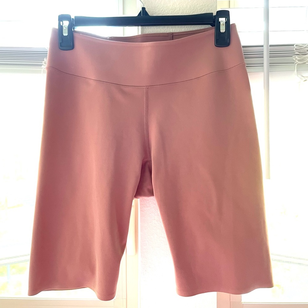 Uniqlo Airism Biker Shorts (9.5 in) in Pink
